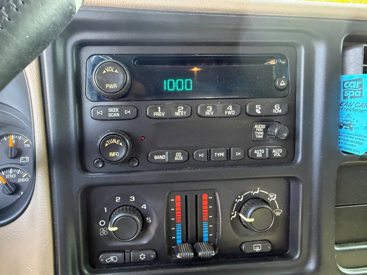 Used 2005 Chevrolet Avalanche LS w/ Chrome Exterior Package image 32