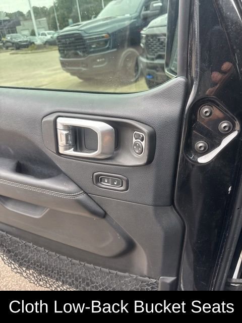 Used 2018 Jeep Wrangler Unlimited Sahara image 40