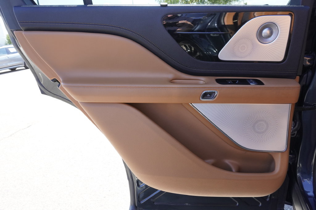 Used 2020 Lincoln Aviator Black Label Grand Touring w/ Class IV Trailer Tow Package AWD/4WD image 28