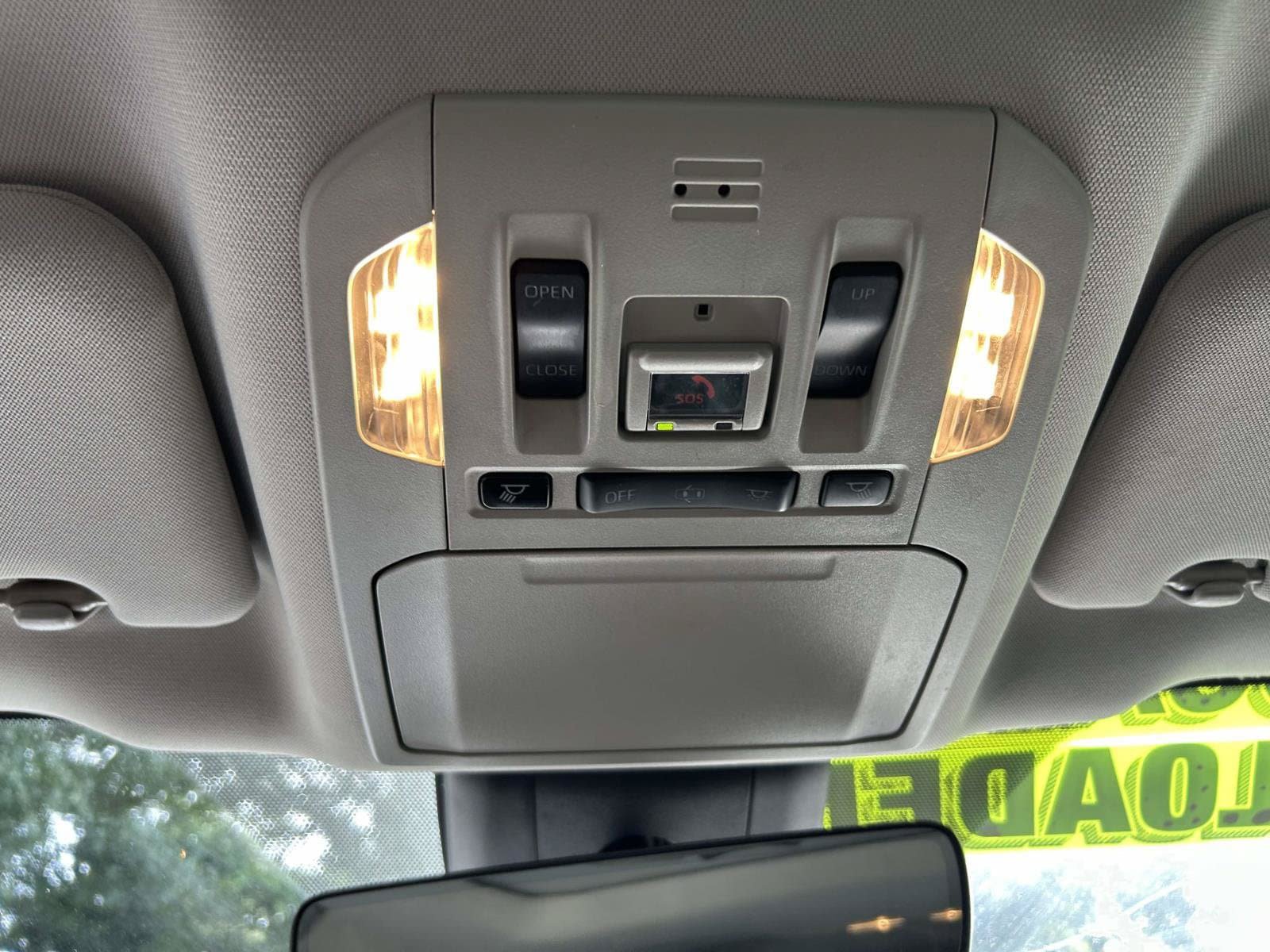 Used 2020 Toyota Highlander XLE FWD image 29