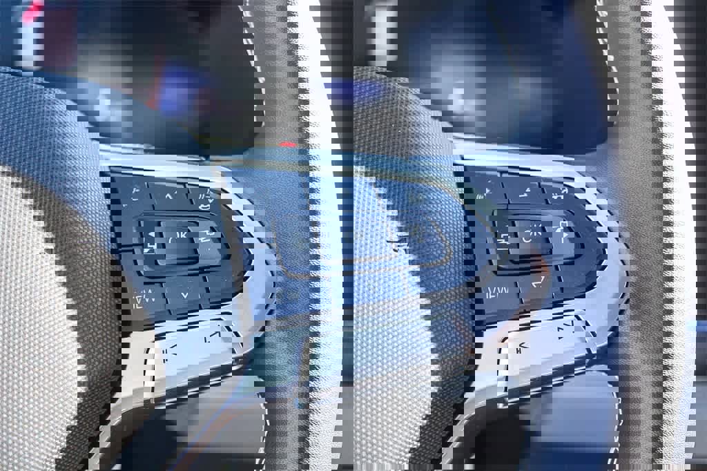 Used 2024 Volkswagen Taos SE image 33