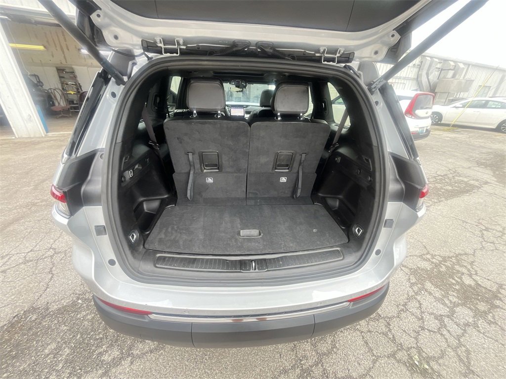 Used 2024 Jeep Grand Cherokee L Limited w/ Luxury Tech Group II image 25