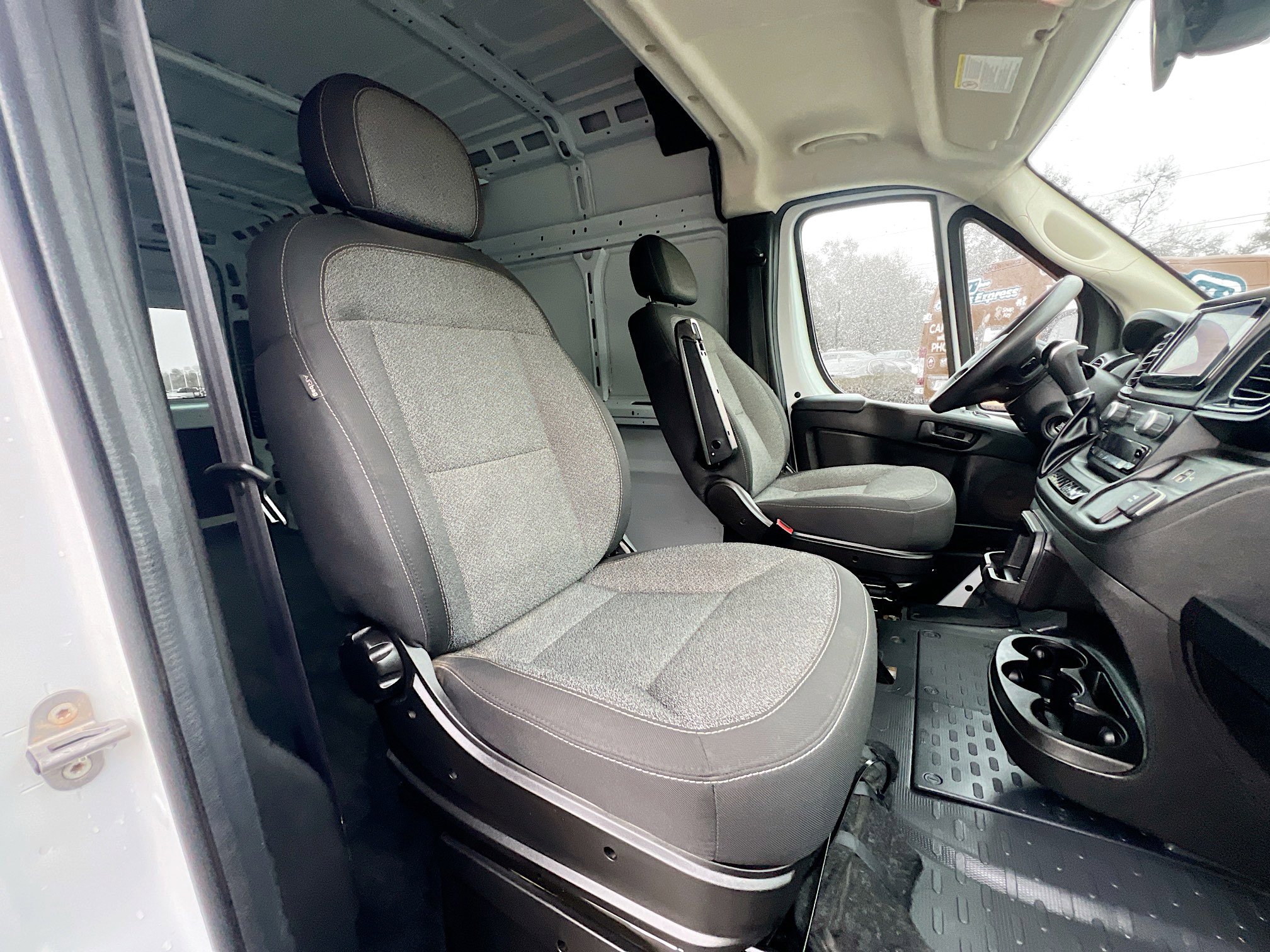 Used 2023 RAM ProMaster 2500 image 32