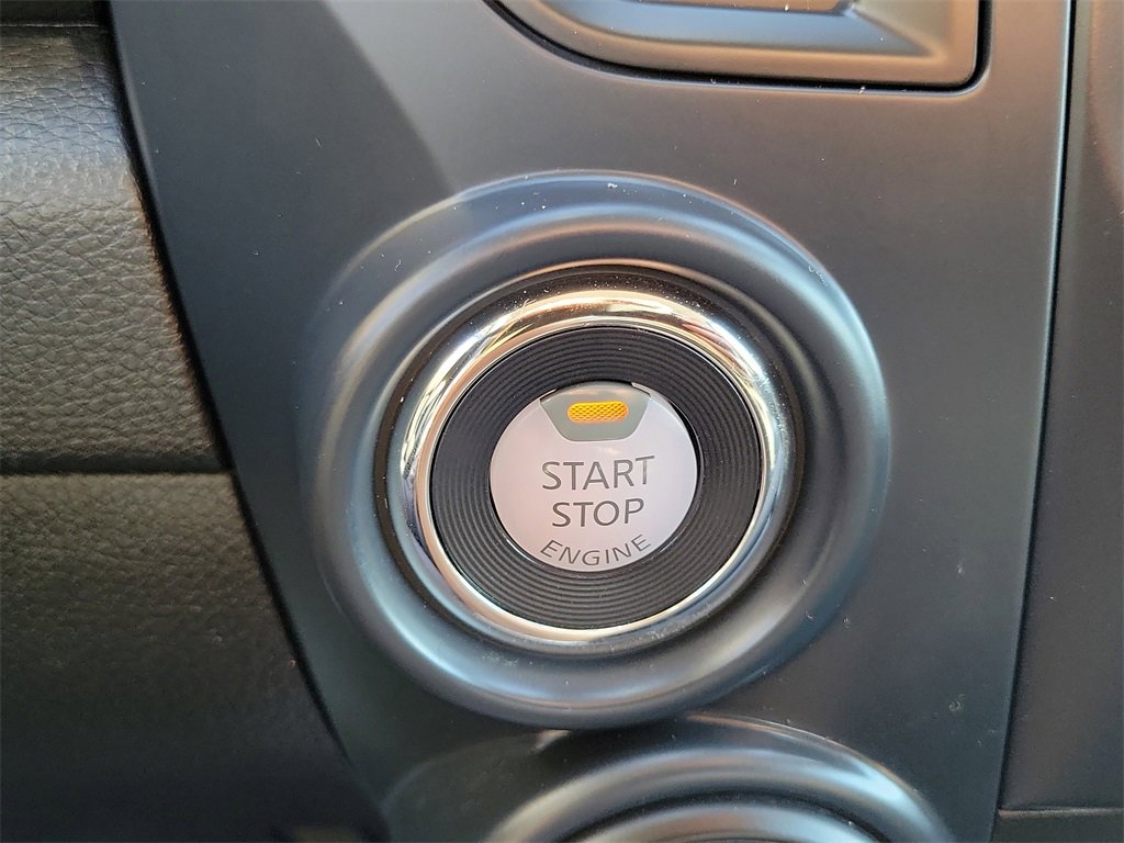 Used 2023 Nissan Titan SV image 6