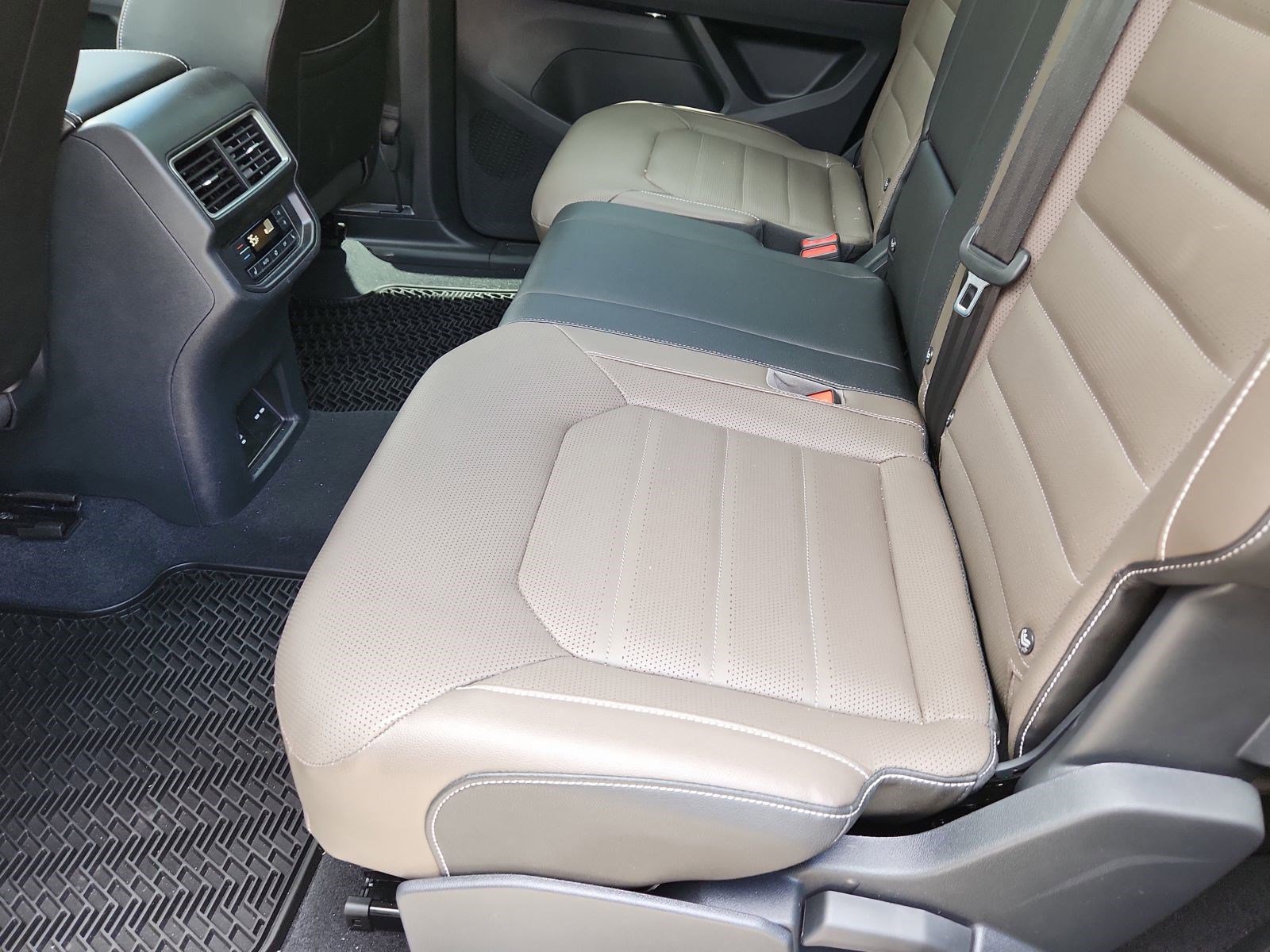 New 2025 Volkswagen Atlas SEL image 11