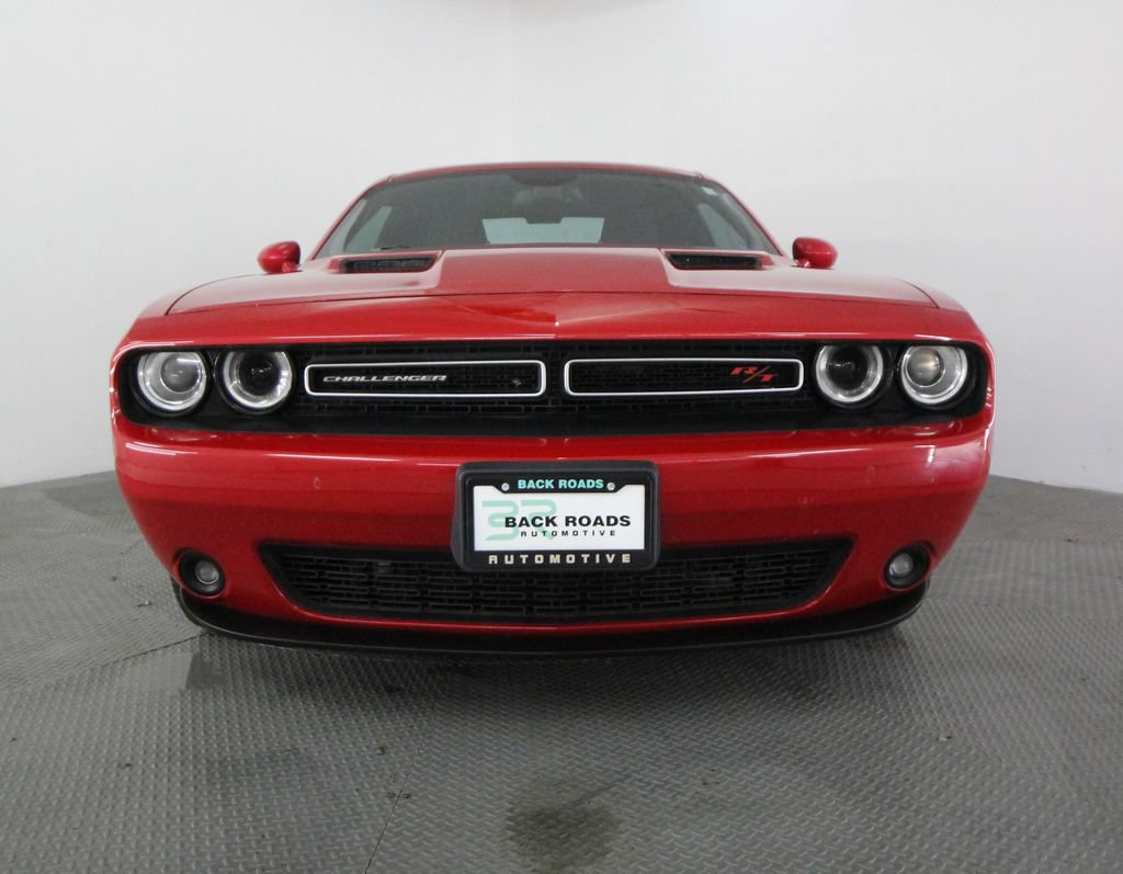 Used 2016 Dodge Challenger R/T w/ Driver Convenience Group RWD image 2