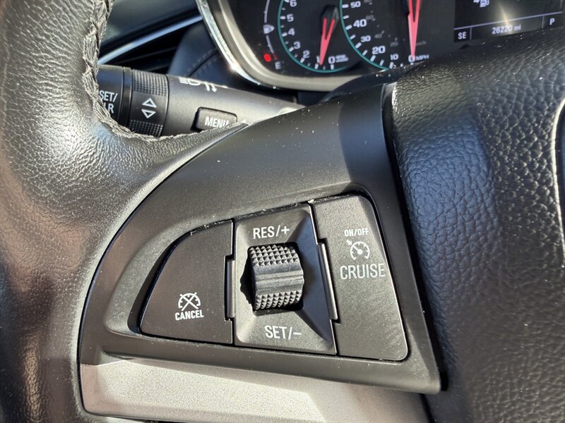 Used 2022 Chevrolet Trax LT w/ LT Convenience Package AWD/4WD image 24