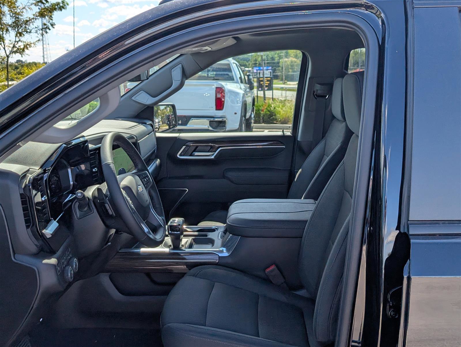 New 2026 Chevrolet Silverado 1500 LT w/ Z71 Off-Road Package image 11