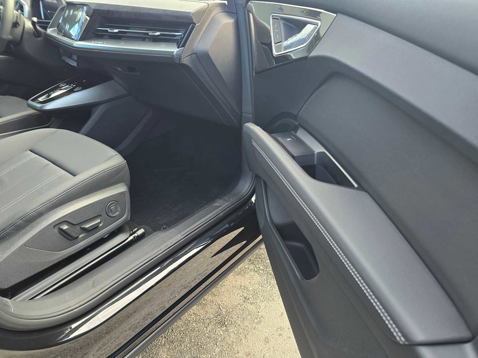 New 2026 Audi Q4 e-tron Premium image 10