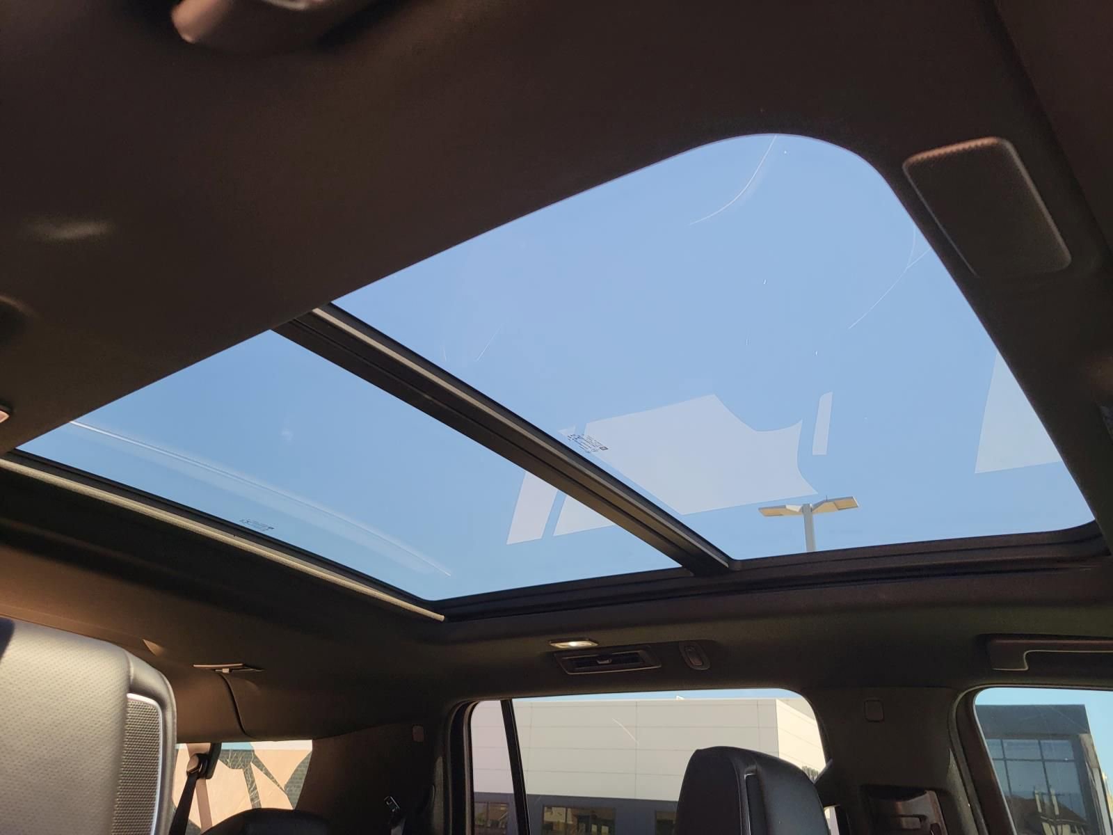 Used 2021 Cadillac Escalade ESV Premium Luxury image 10