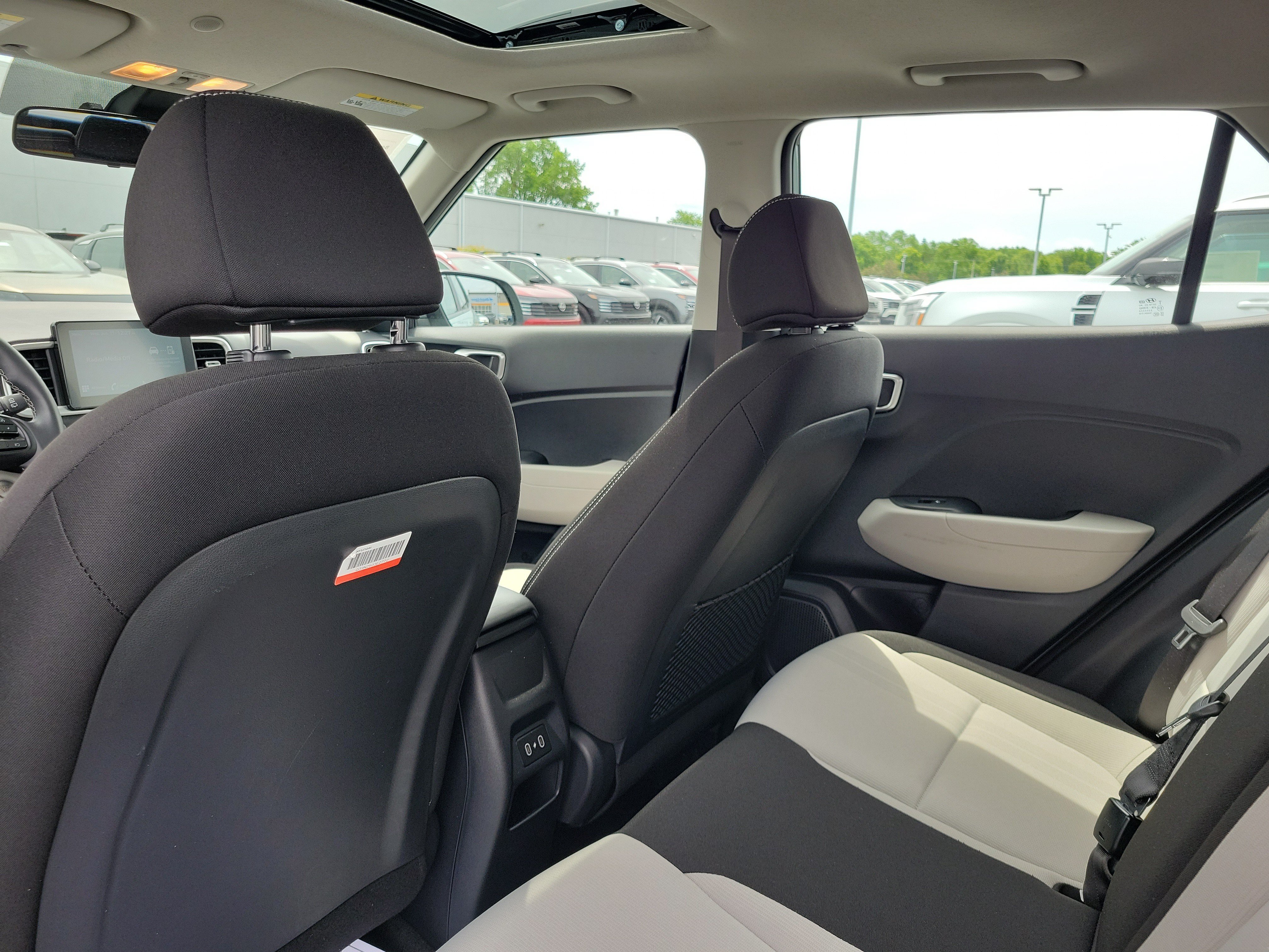 Used 2025 Hyundai Venue SEL FWD image 14