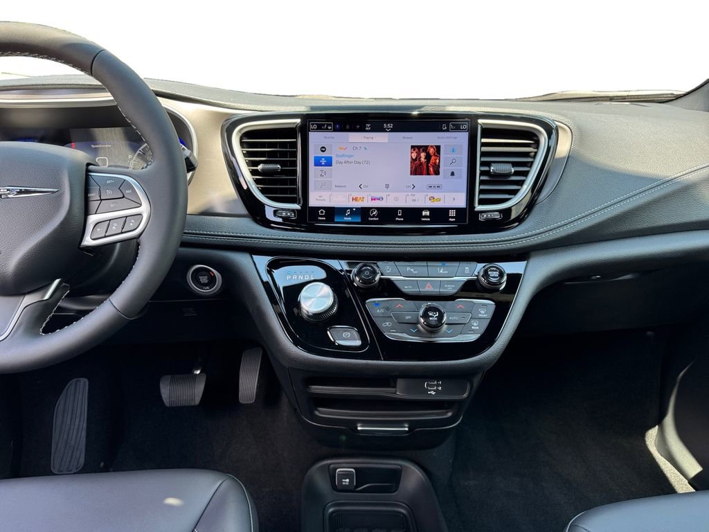 New 2026 Chrysler Pacifica Select image 11