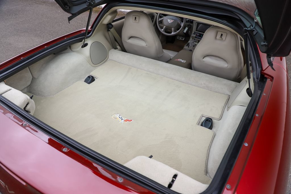 Used 2003 Chevrolet Corvette Coupe w/ Preferred Equipment Group RWD image 30