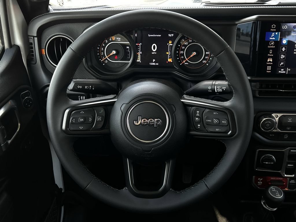 Used 2026 Jeep Gladiator Mojave AWD/4WD image 12