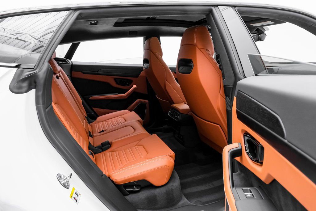 Used 2025 Lamborghini Urus SE AWD/4WD image 42