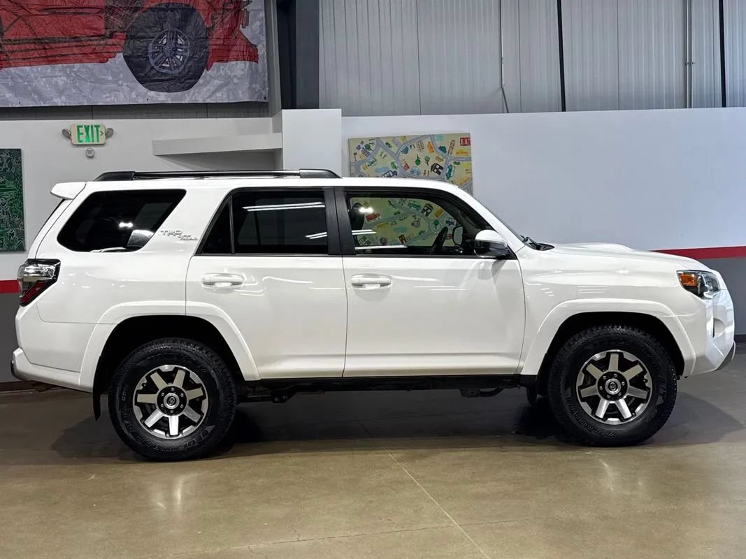 Used 2019 Toyota 4Runner TRD Off-Road AWD/4WD image 3