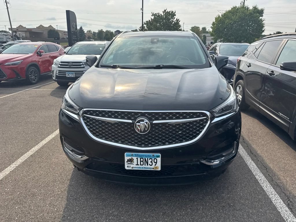 Used 2018 Buick Enclave Avenir w/ Avenir Technology Package AWD/4WD image 2