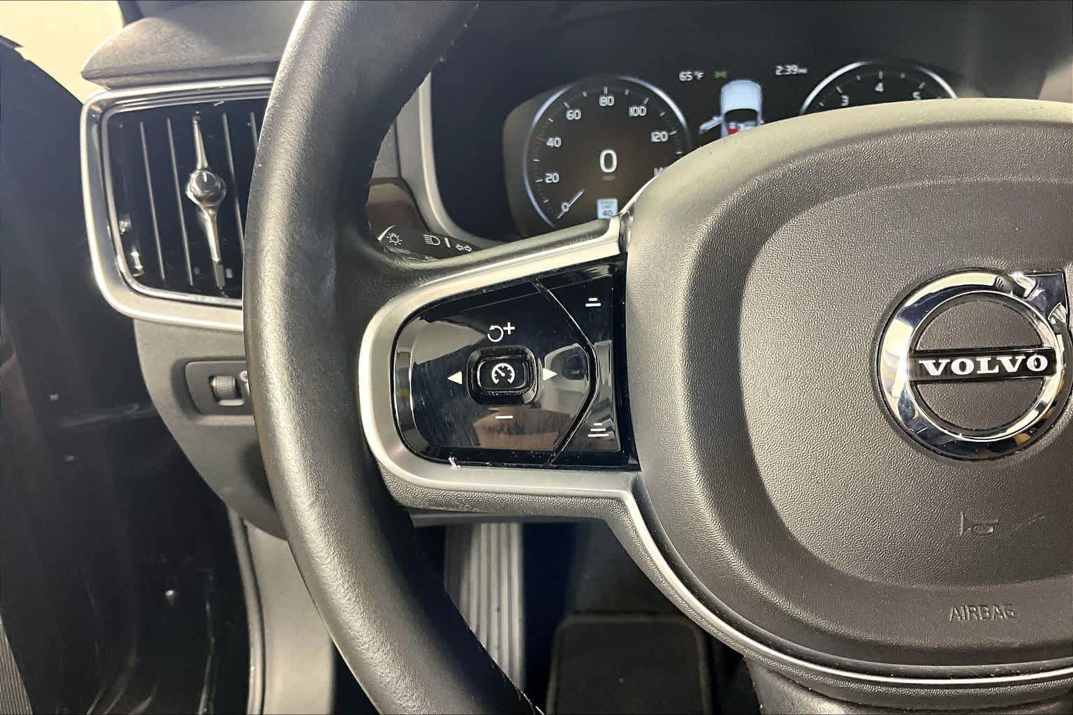Used 2018 Volvo S90 T6 Momentum image 23