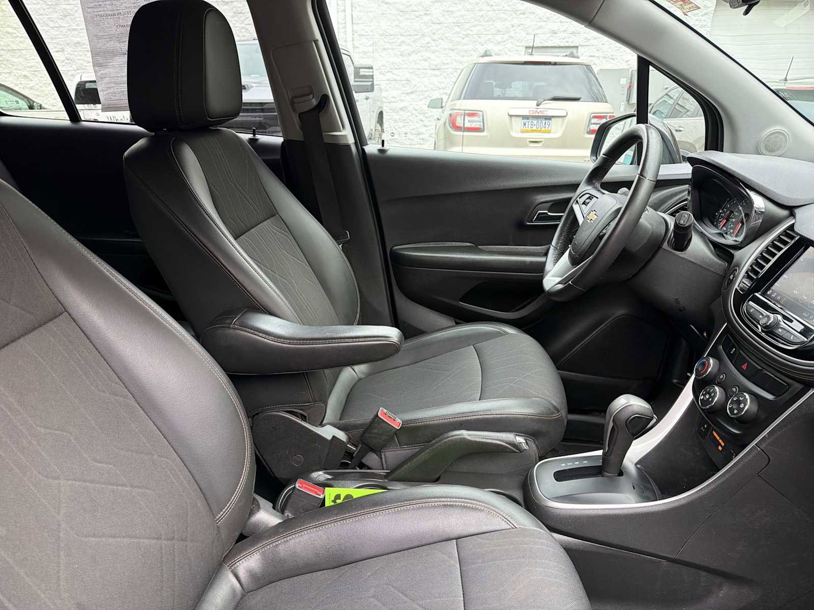 Certified 2022 Chevrolet Trax LT w/ LT Convenience Package image 26