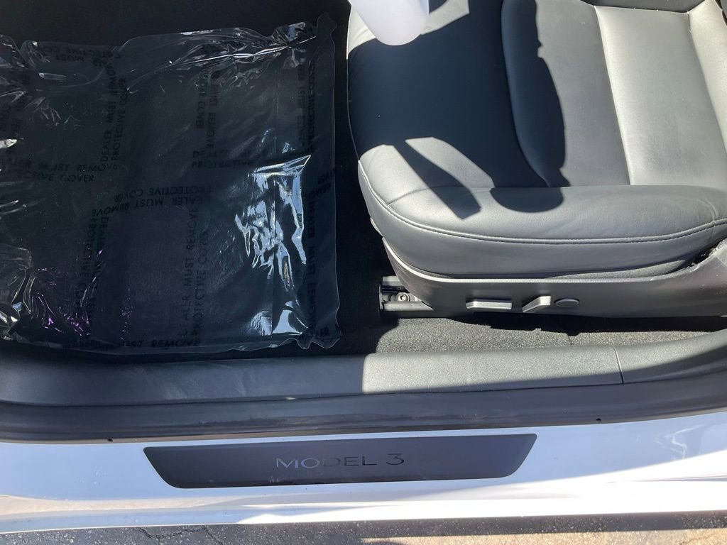 Used 2023 Tesla Model 3 Standard Range image 16