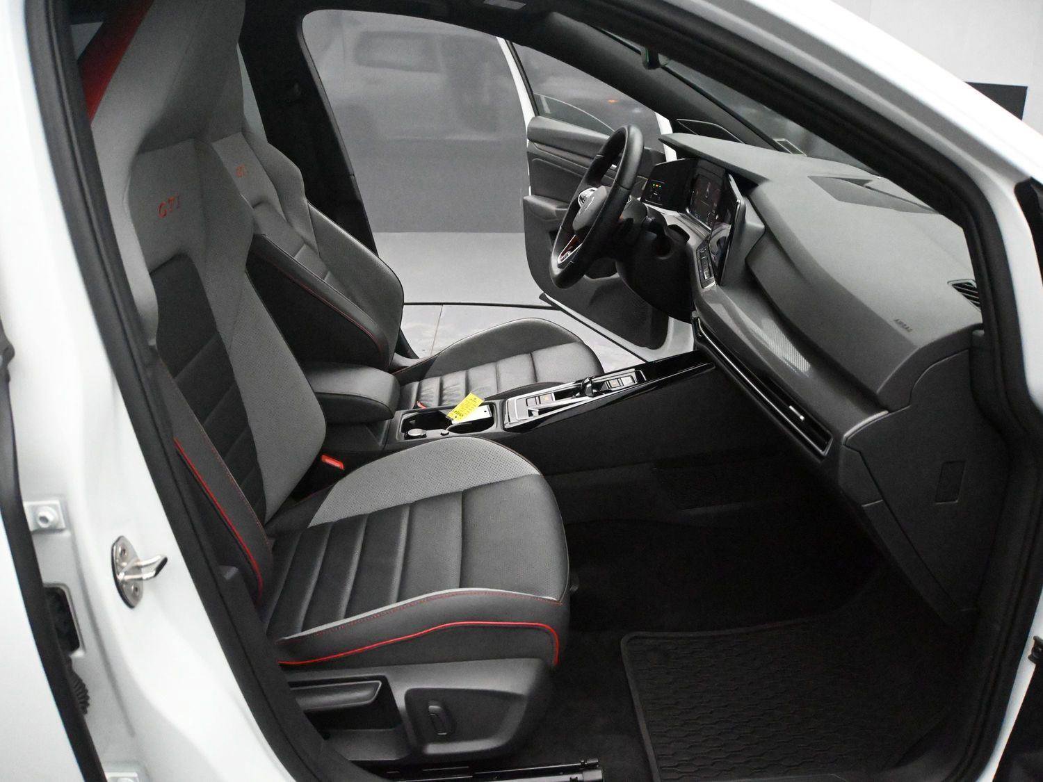 Used 2023 Volkswagen GTI SE image 18