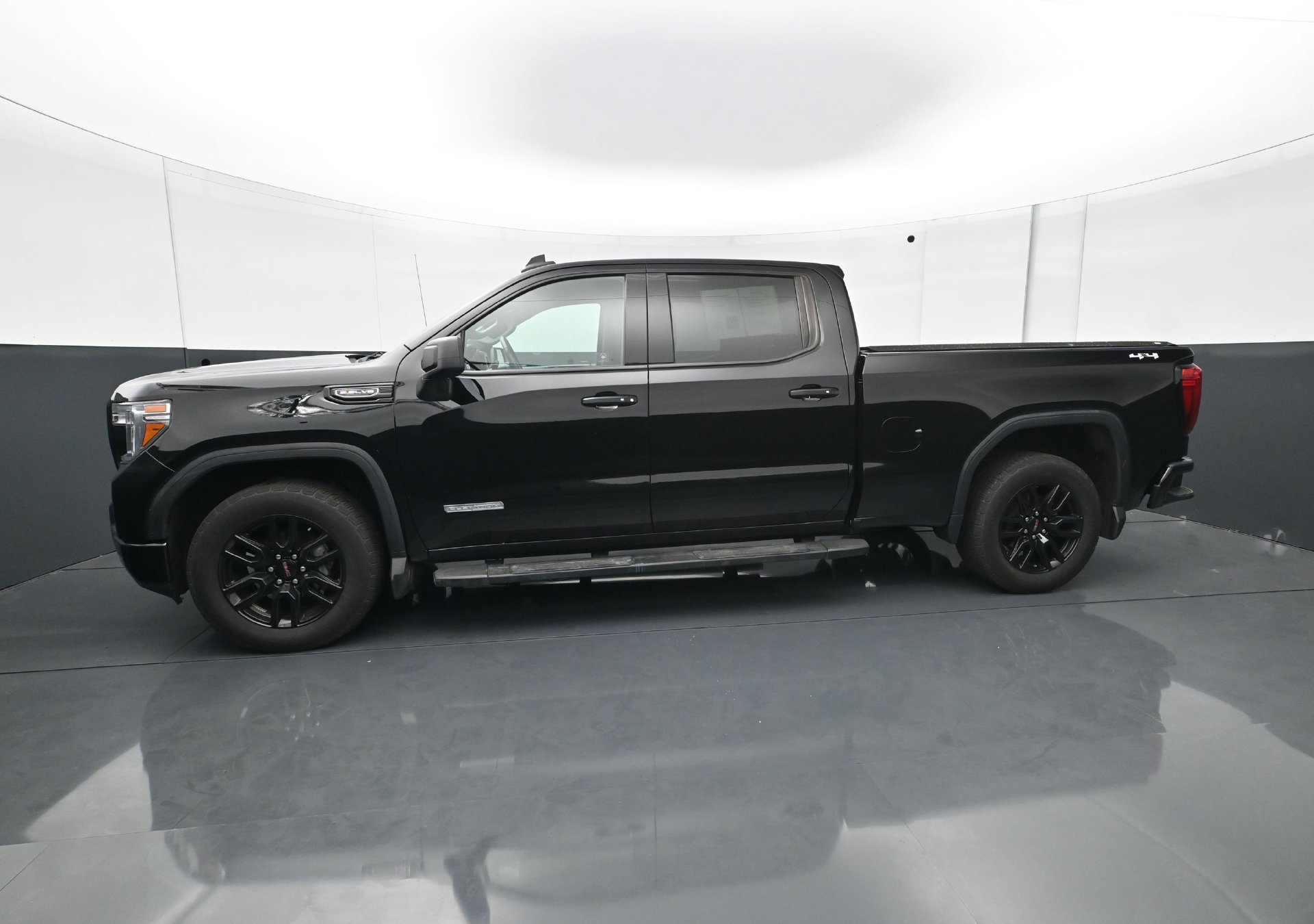 Used 2020 GMC Sierra 1500 Elevation w/ Elevation Value Package AWD/4WD image 3