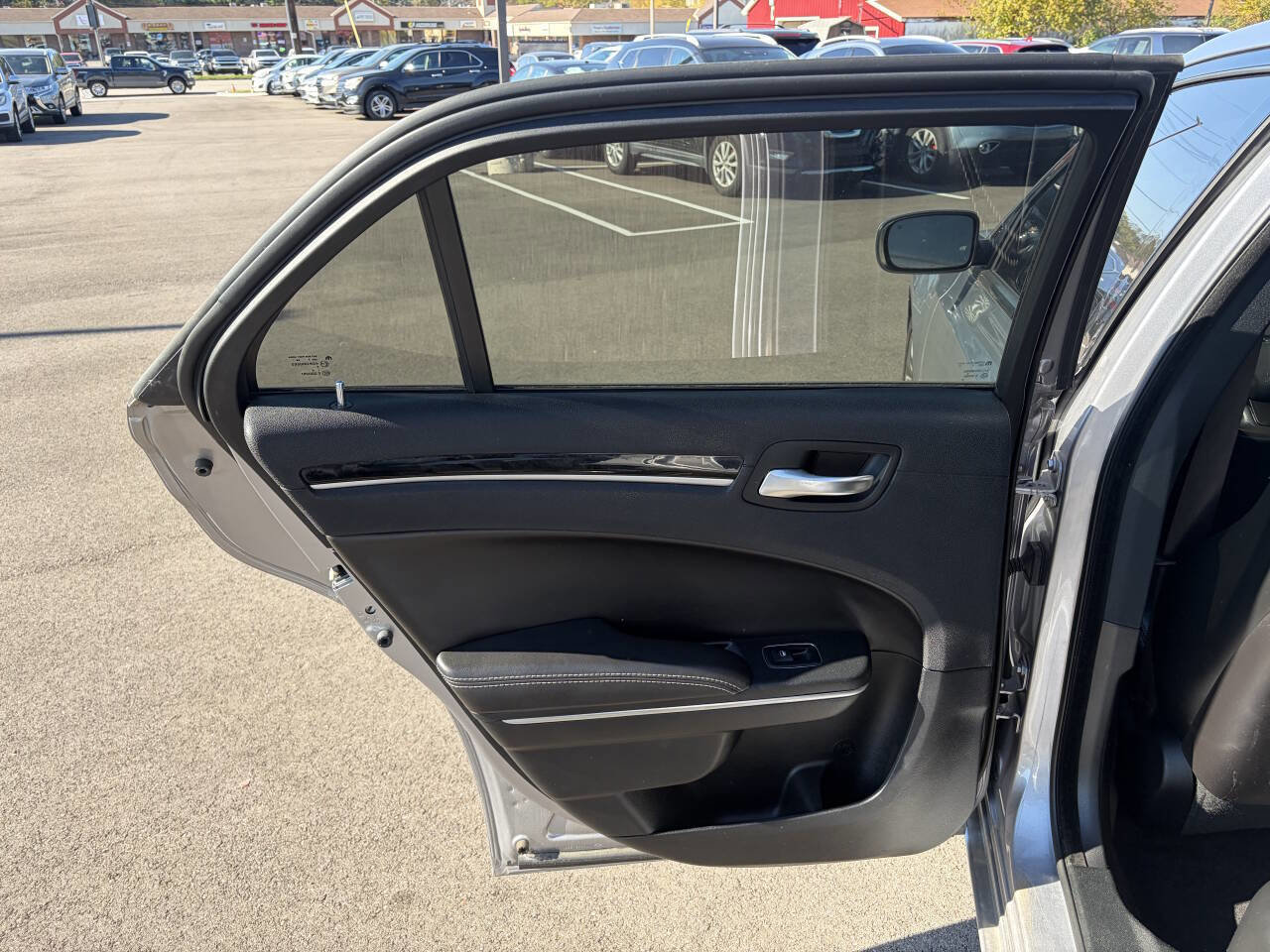 Used 2018 Chrysler 300 S image 22