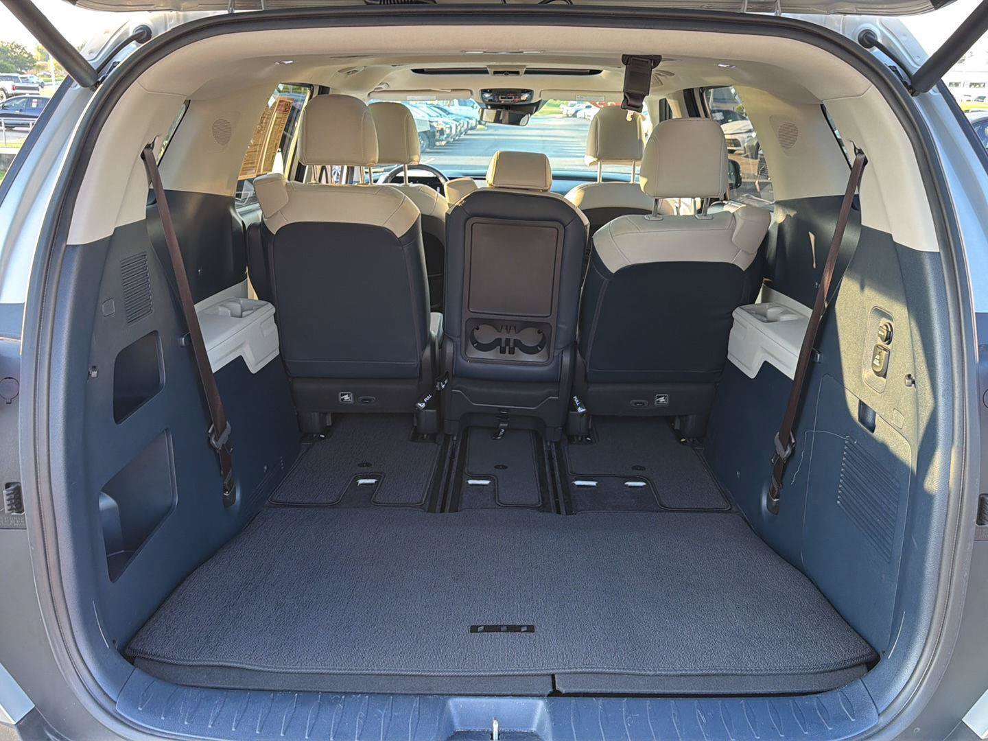 Used 2025 Kia Carnival SX FWD image 32