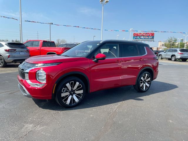 Used 2025 Mitsubishi Outlander SEL image 2