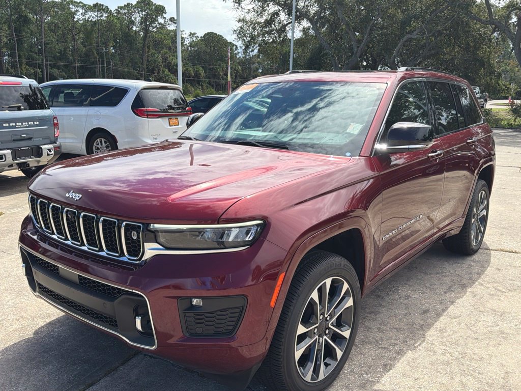 Used 2024 Jeep Grand Cherokee Overland RWD image 3