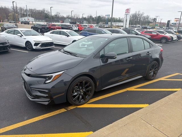 Used 2023 Toyota Corolla SE image 2