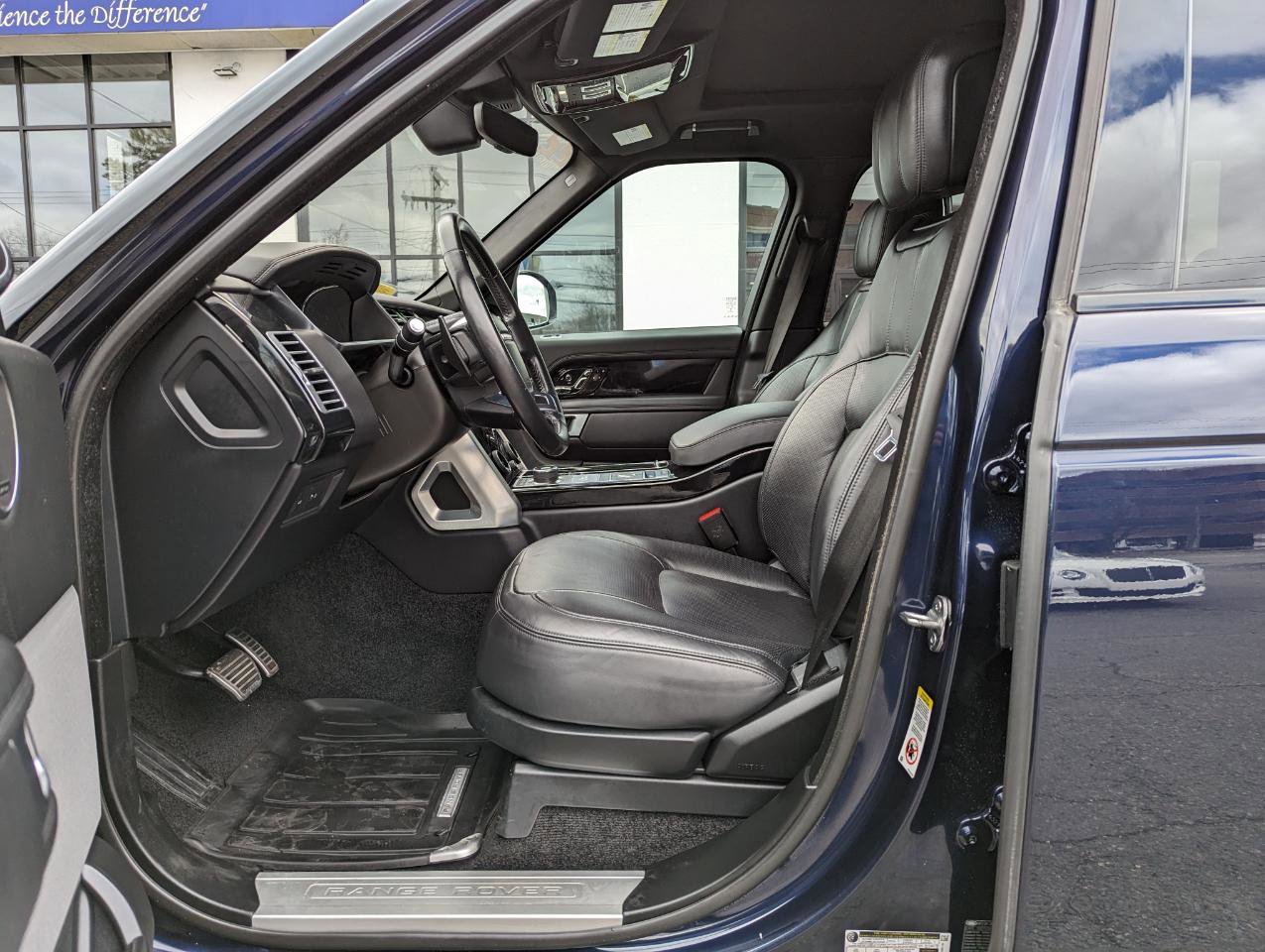 Used 2022 Land Rover Range Rover P525 Westminster Edition image 12