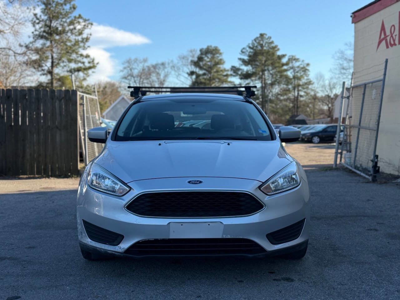 Used 2018 Ford Focus SE image 2