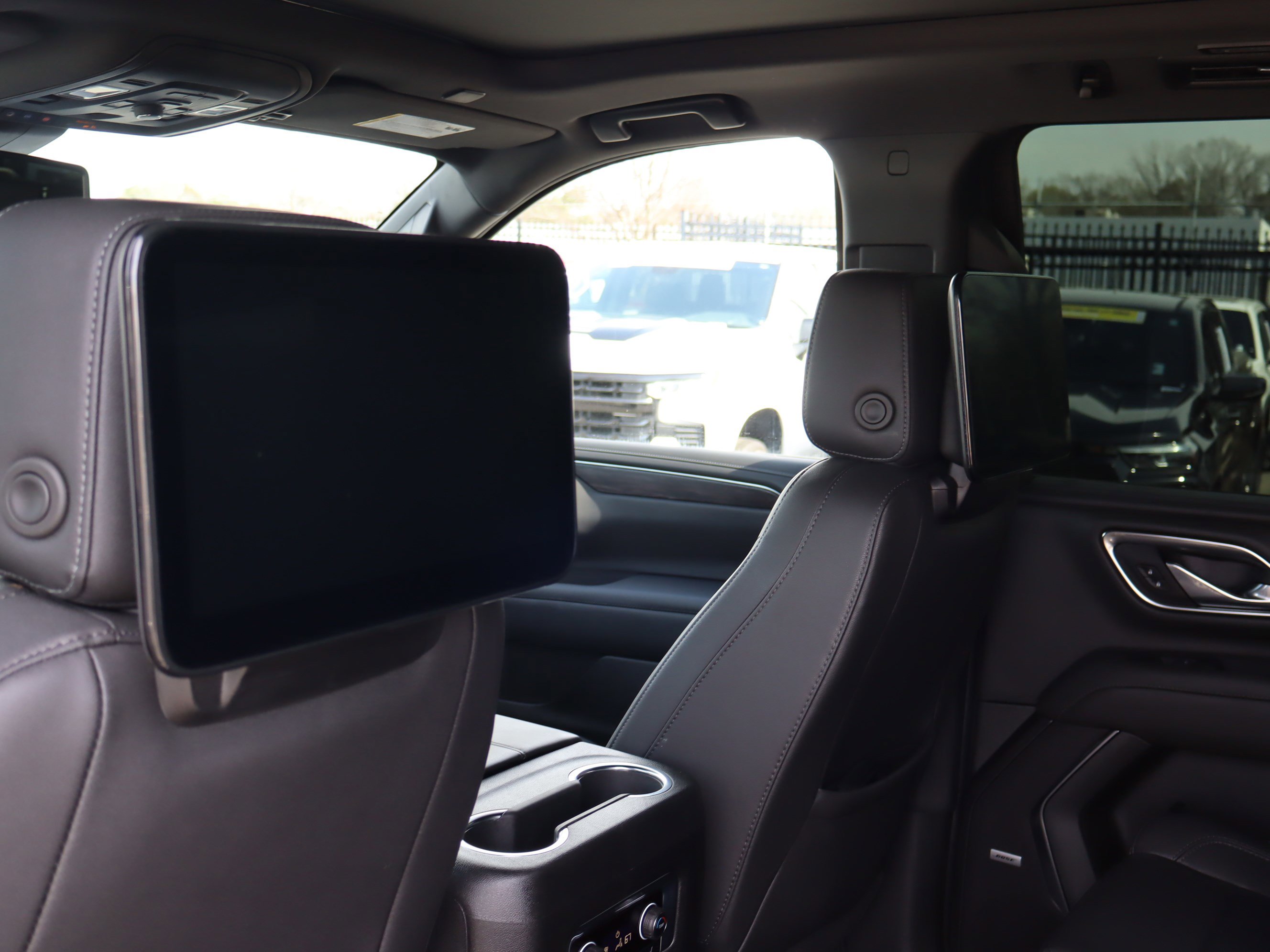 Used 2024 Chevrolet Suburban Z71 w/ Luxury Package image 13