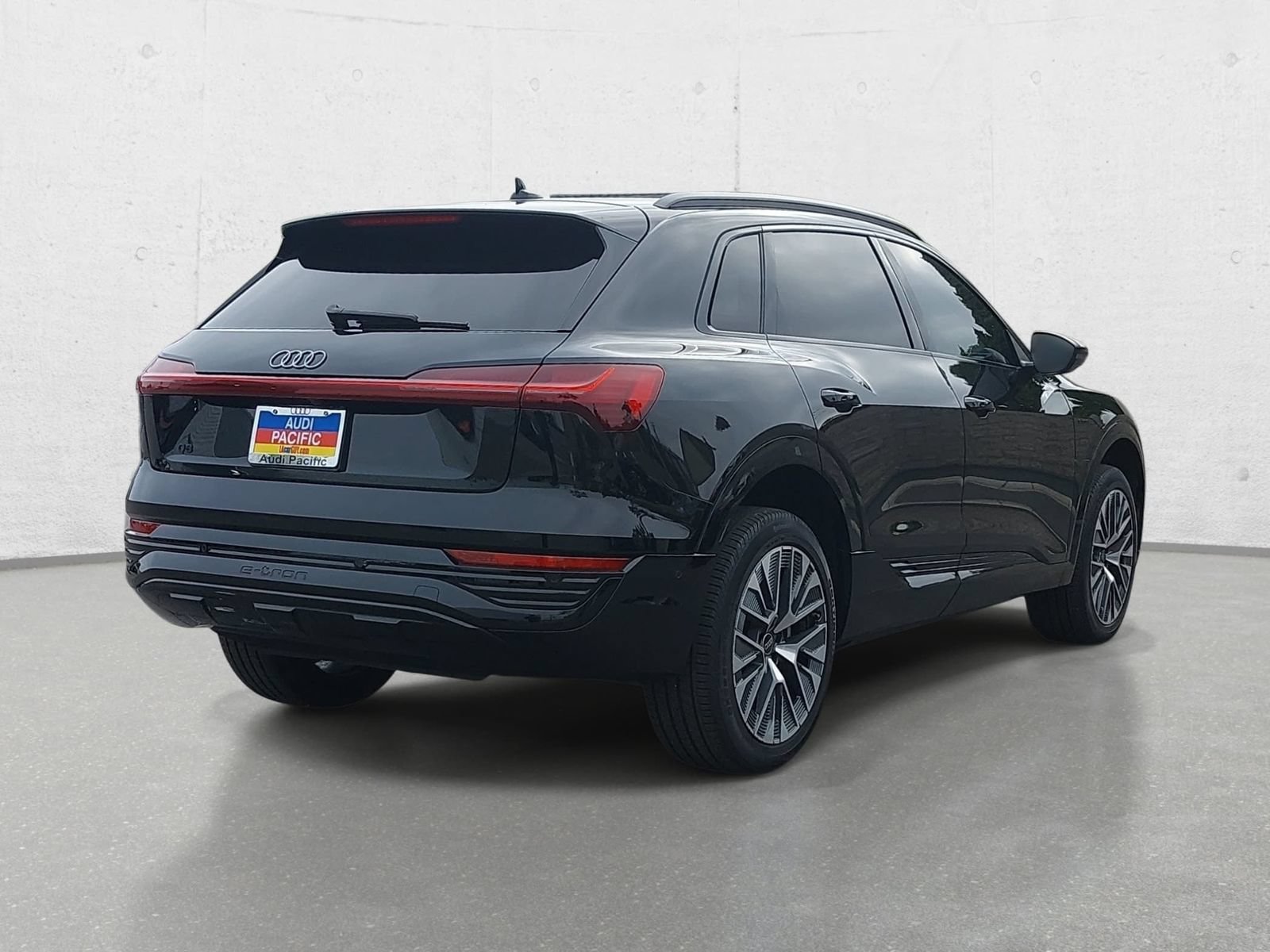 Used 2024 Audi Q8 e-tron Prestige w/ Prestige Package AWD/4WD image 5