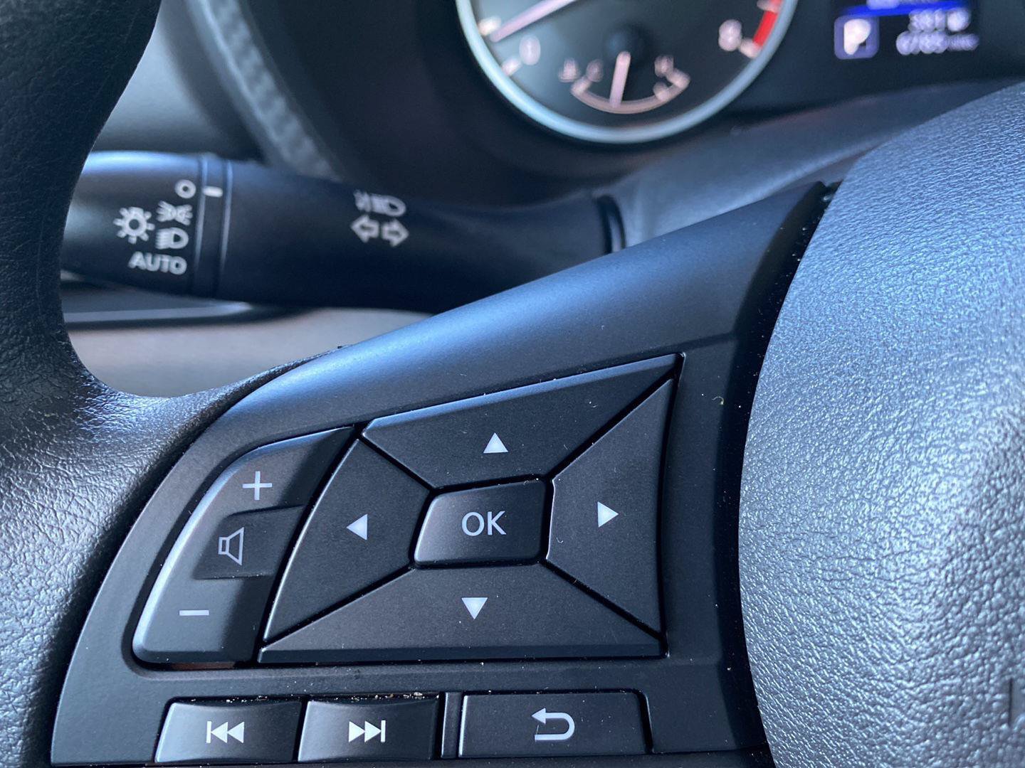 Certified 2025 Nissan Sentra S FWD image 30