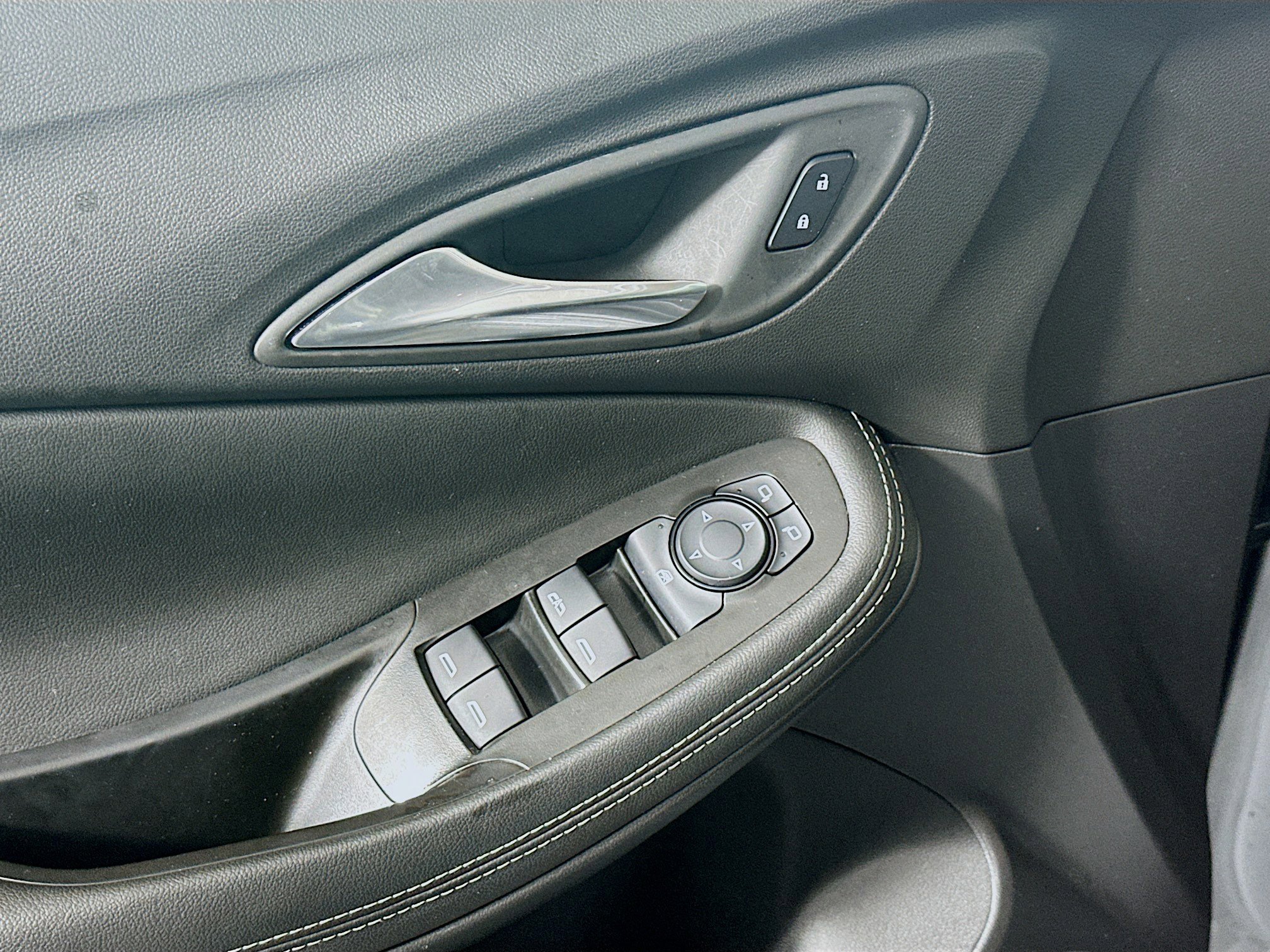 Used 2025 Buick Encore GX Preferred image 15