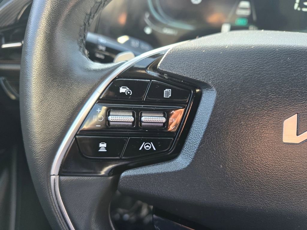 Used 2025 Kia Niro EX image 19