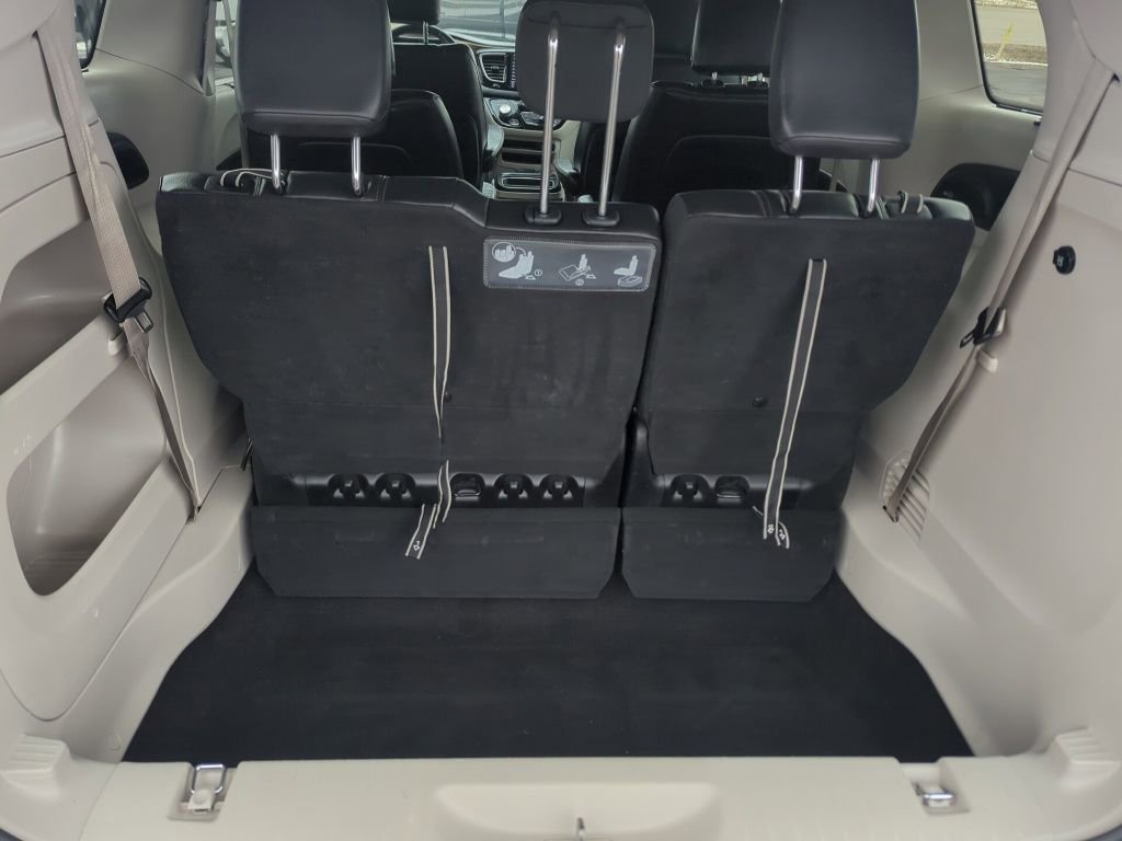 Used 2018 Chrysler Pacifica Touring-L w/ Tire & Wheel Group image 48