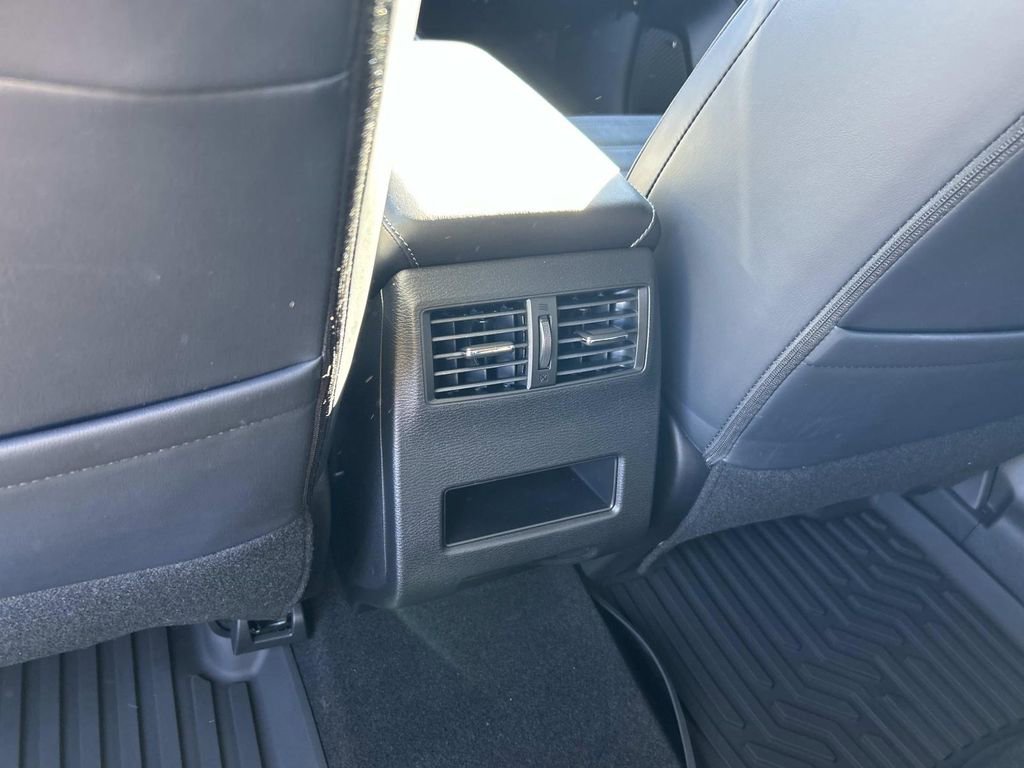 New 2025 Mitsubishi Outlander SE image 18