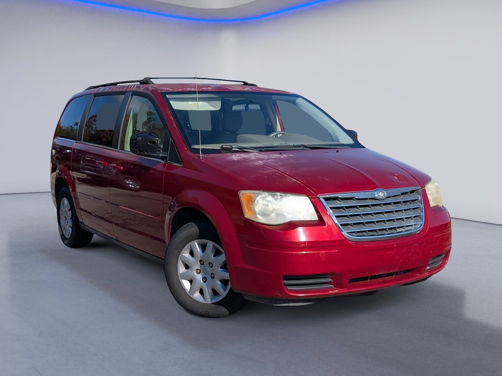 Used 2009 Chrysler Town & Country LX image 2