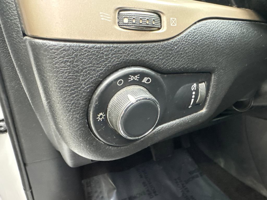 Used 2017 Jeep Cherokee Sport image 53