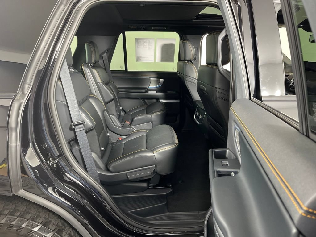 Used 2025 Ford Expedition Tremor AWD/4WD image 9
