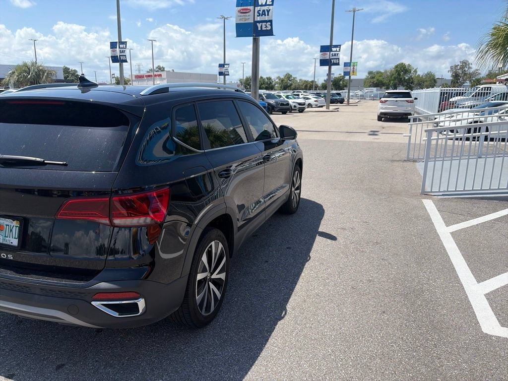 Used 2023 Volkswagen Taos SE FWD image 5