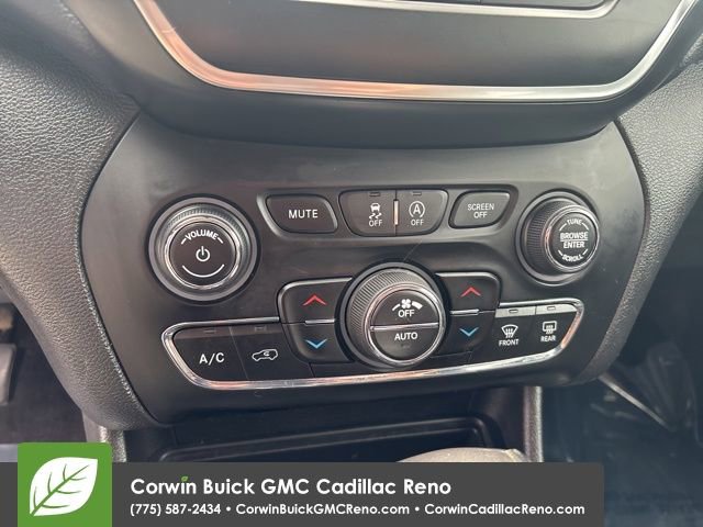 Used 2019 Jeep Cherokee Latitude Plus w/ Comfort/Convenience Group image 18