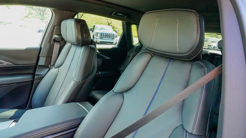 New 2026 Cadillac Lyriq Luxury w/ LPO, Floor Liner Package image 14