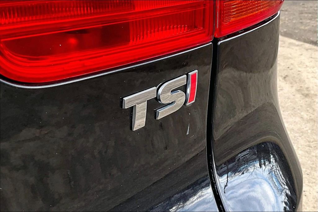 Used 2017 Volkswagen Tiguan S image 11