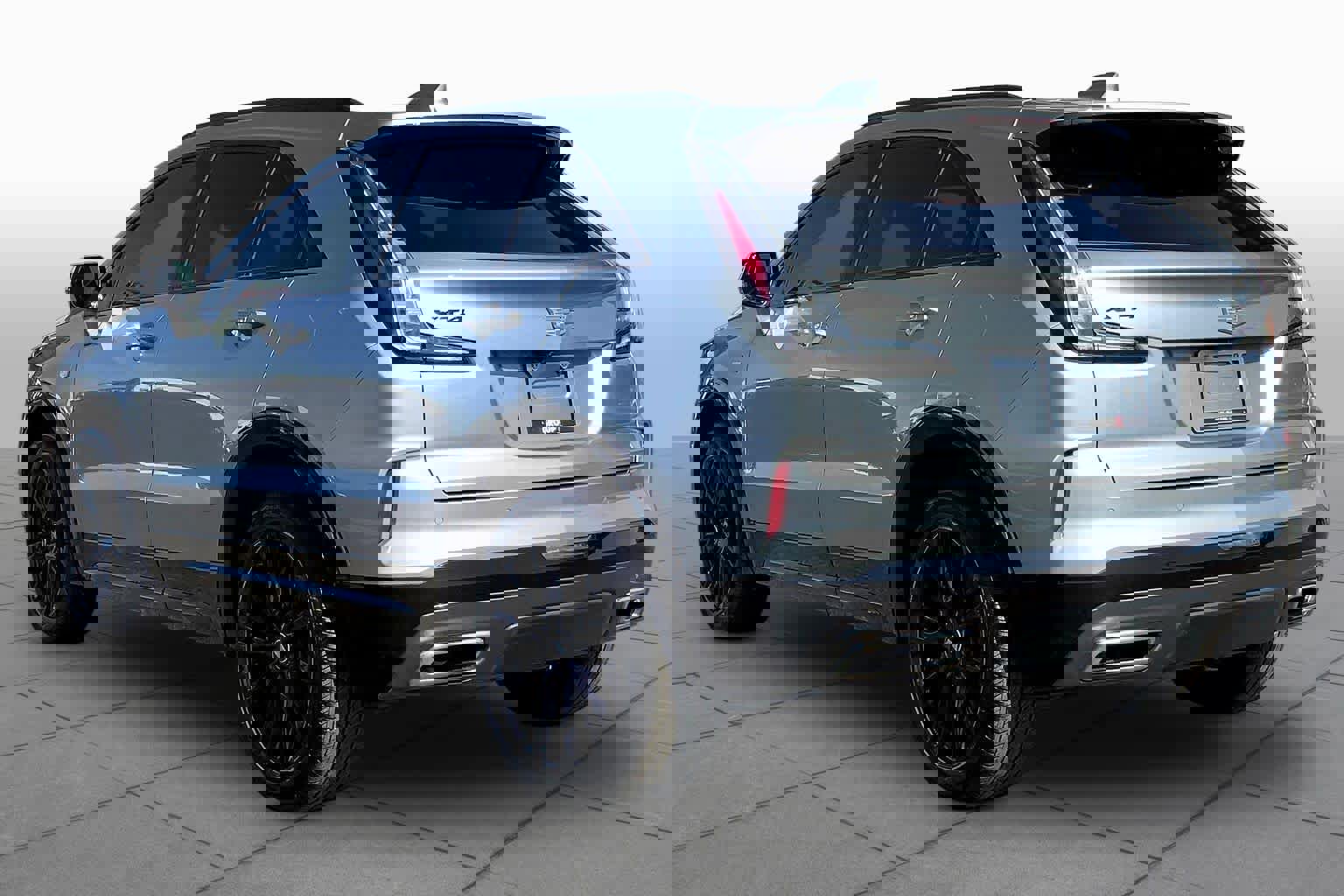 Used 2025 Cadillac XT4 Sport w/ LPO, Onyx Lite Package FWD image 12