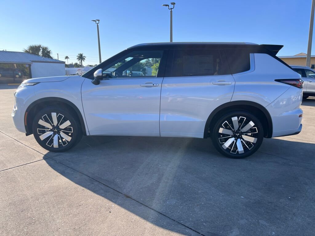 New 2026 Mitsubishi Outlander SEL FWD image 6