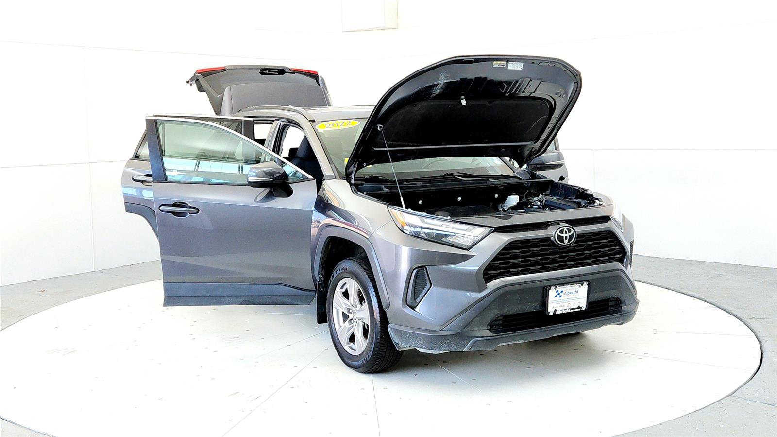 Used 2022 Toyota RAV4 XLE AWD/4WD image 9